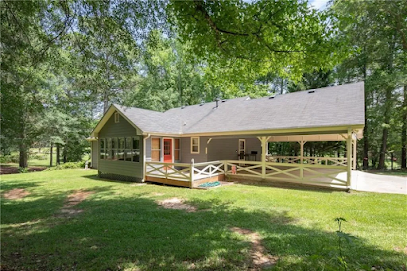 Dog day care in Alpharetta Georgia Happy Place GA Dog Boarding