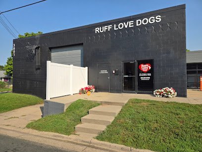 Dog day care in Minneapolis Minnesota Ruff Love Dogs 1