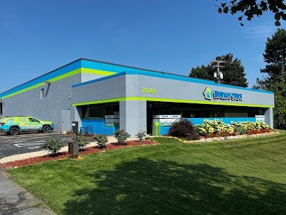 Dog day care in Wixom Michigan Hounds Town Wixom 1